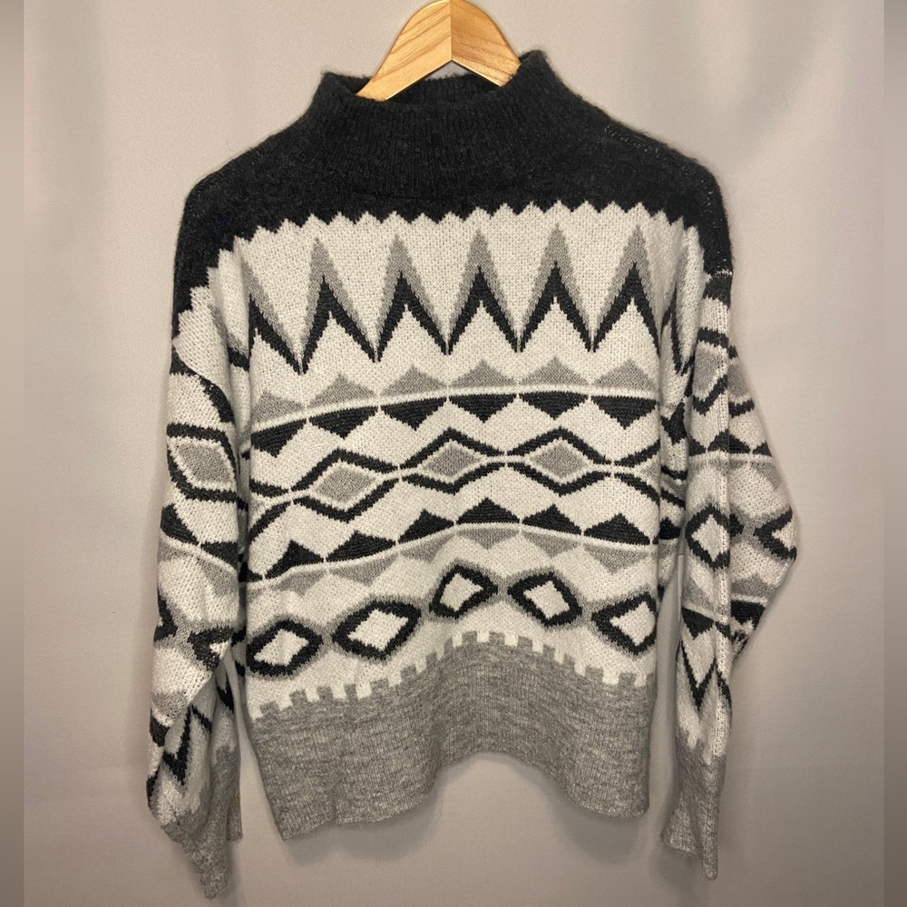 NEW a.n.a Women's Mock Neck Pullover Sweater Nordic Diamond size Medium